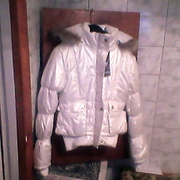 Куртка женская, новая, белая с капюшоном из Италии